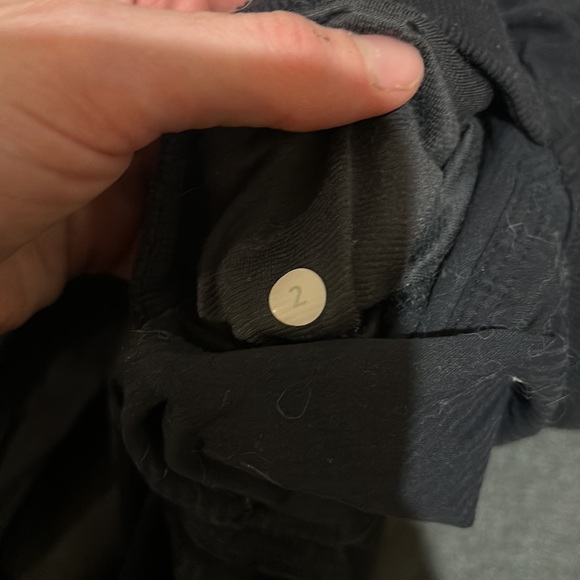Lulu lemon studio pants. Black. Size 2. Good condition - Picture 3 of 3